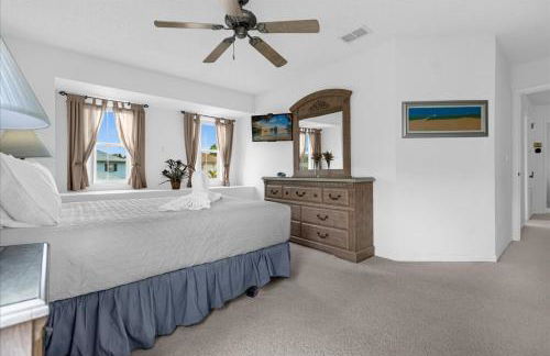 Bluelakeview Luxury Villa with Private Pool & Spa plus Lake Views, BBQ, Games Room - Photo 24