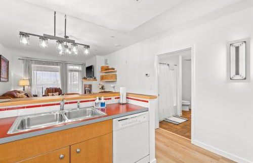 Lakeside luxury with hot tub and pool - Foto 32