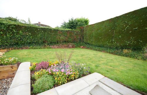 Lloret, Contemporary Retreat with Hot Tub & Waterside Views - Photo 13