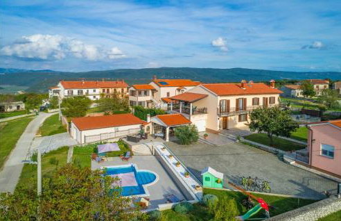 Beautiful Apartment In Hrboki With Wifi - Photo 13