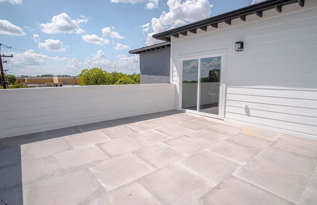 Gorgeous 3 BR 2 BA Near Amazing Downtown - Photo 27