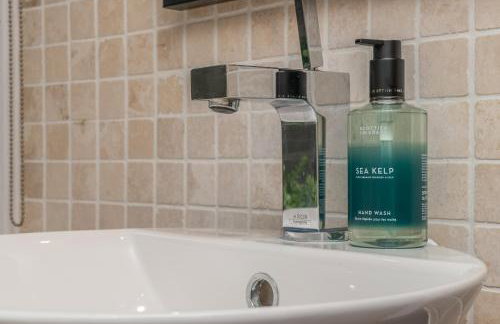 Georgian Elegance with Patio Garden West End - Pass the Keys - Foto 29