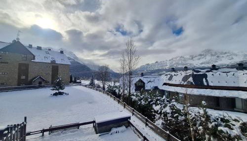 Ventanal de Saras Petfriendly Garaje Trastero y Chimenea - Arafita Apartamentos - Foto 5