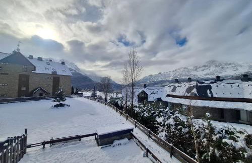 Ventanal de Saras Petfriendly Garaje Trastero y Chimenea - Arafita Apartamentos - Photo 5