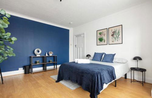 9RA - 4BD House - Wembley Views - Foto 49