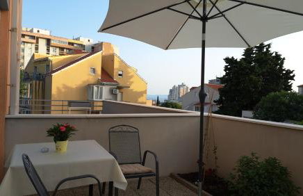 Split Terrace & Free Parking Studio - Photo 7