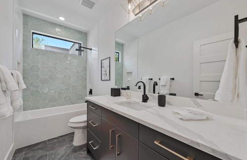 East Austin 5BR w Private Pool Rooftop & Views - Foto 25