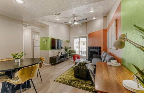 Serene King Suite Getaway - Sleeps 4 - Pool, Pkg - Foto 28