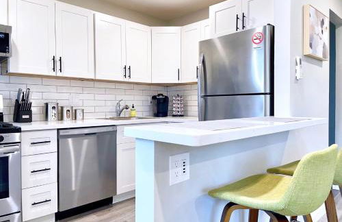 Downtown-King Bed-Top Floor-Parking-Wi-Fi - Foto 13