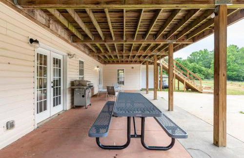 Cozy Country Poolside Getaway, 2BR, Near ATL - Foto 5