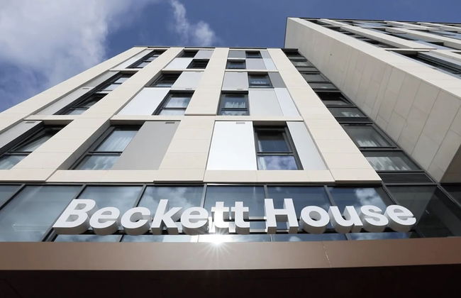 Beckett House - Photo 1