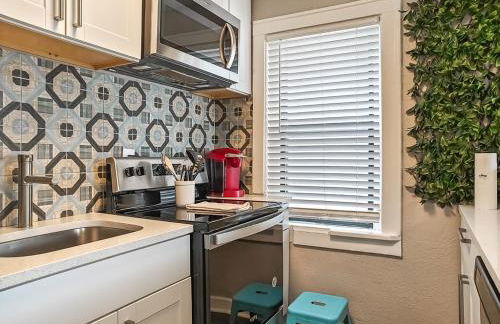 Heart of Westport 1BR - Photo 7