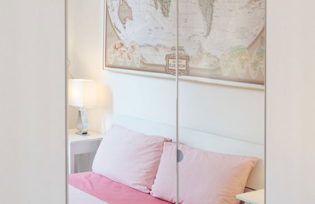 Charming Milanese Apartments - Photo 9