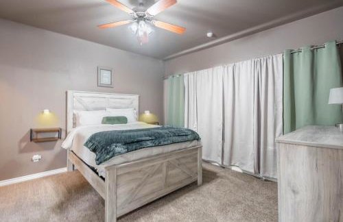 Sunset Retreat, Clean Modern 3BR, Garage, Near 191 - Foto 1