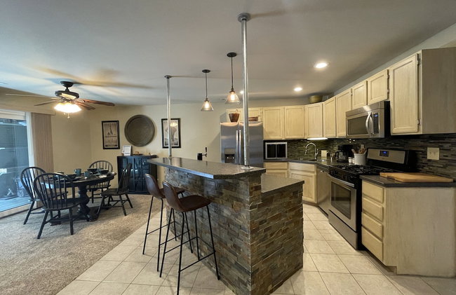 Couples Retreat With Hot Tub, Sauna and Steam Room - Foto 17