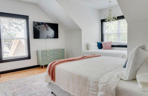 Luxurious Lake Front Estate, Sleeps 20, Game Room and Pet Friendly - Foto 24