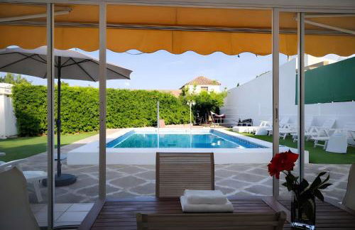 Chalet de Lujo con Piscina Privada cerca de Sevilla - Photo 2