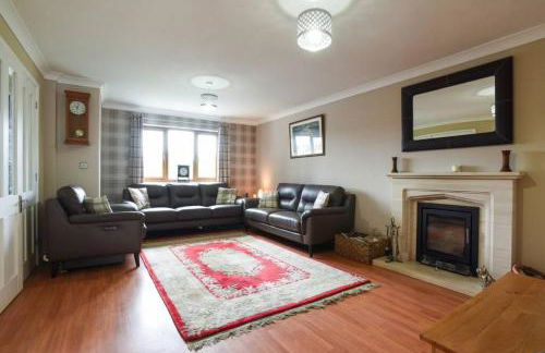 Air Maison - Large Family Home with Pool Table - Photo 1