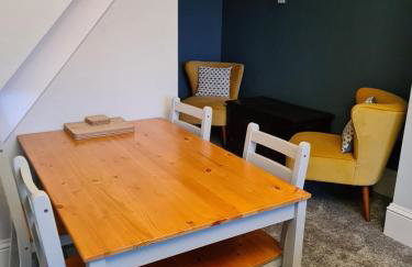 Spacious Mytholmroyd Apartment with River Views - Photo 10