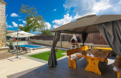 Villa Patrick-Luxury stone house in the center of Istria - Photo 11