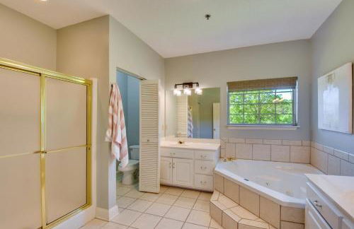 Balcony and Golf Course View! Condo at Kingwood - Foto 17