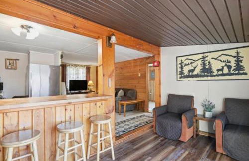 Pocono cabin with hot tub and private pool at Shawnee Mtn - Foto 51