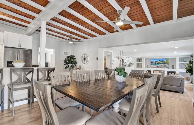 5BR with Heated Pool 5 min to Beach - Photo 44