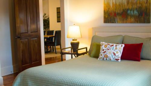 East Nashville upstairs apartment, one queen BR, 2 twin BR,1bath in Five Points, close to downtown - Foto 3