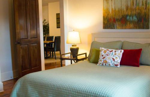 East Nashville upstairs apartment, one queen BR, 2 twin BR,1bath in Five Points, close to downtown - Foto 3