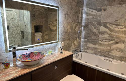 Unique Luxury Home in the heart of London. Air conditioned with private garden - Photo 10