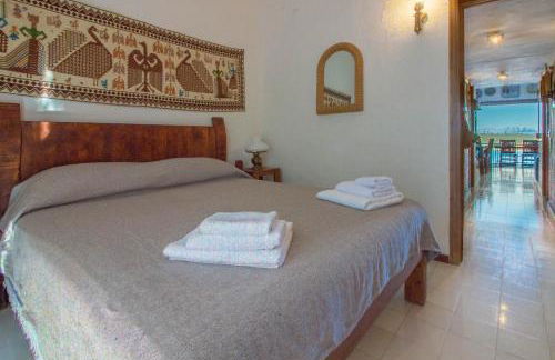 GuestHost - Dreamy Sea View with Pool - Photo 11