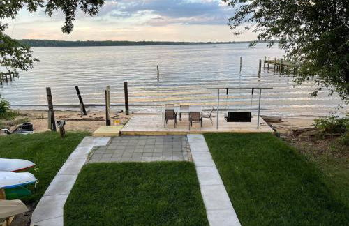Waterfront Home with Private Beach, Stunning Views - Foto 11