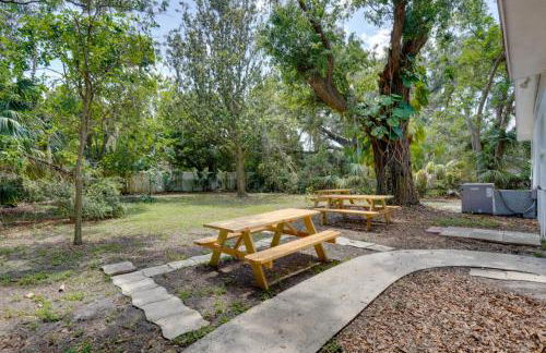 Charming Mid-Century House - Just Steps to Lake! - Foto 26