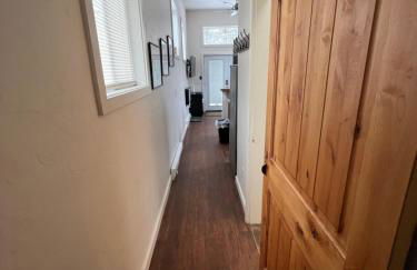 Miners Cabin at Base Camp Lodging Company - Foto 10