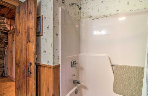 Waterfront Lake George Cabin Walk to Water - Foto 11