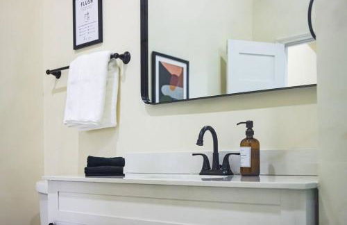 Houston Hideaway with King Bed, Games, Prime Location - Foto 9