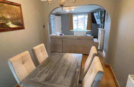 Cosy 4 bedroom holiday let Stevenage 22mins from London on the train - Foto 19