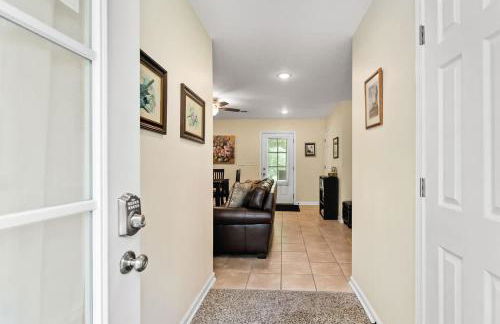 Dog-Friendly Cozy Home with Hot Tub and Lake Access - Foto 18