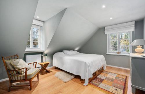 GUT KLETKAMP "Försterei" - Freistehendes Backsteinhaus mit 4 Schlafzimmern ruhig am Waldrand gelegen I Kamin I Garten & Terrasse I 15 Min zur Ostsee I 3 Bäder I Küche I Parkplatz I WLAN - Foto 8