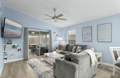 March Sale! Walk to Beach - Large Private Yard - Fire Pit - Dog Friendly - Foto 15