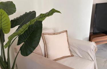 Modh Patras City Centre - Modern Design Oasis - Photo 21