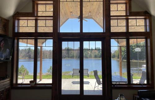 Woodsy and Private- Dream House on a 7 Acre Pond - Foto 3