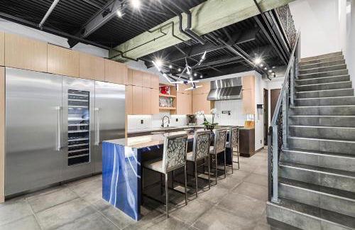 NEW Luxury Concrete Home Just Minutes from the Beach - Foto 4