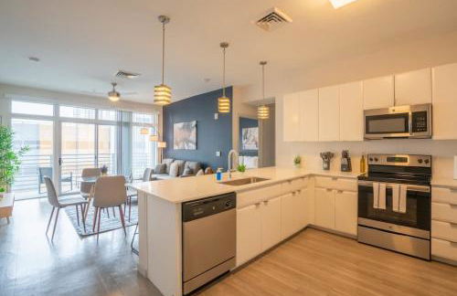 Modern 2BD DT - Balcony, Gym, W-D, Parking - Sleeps 8 - Photo 25