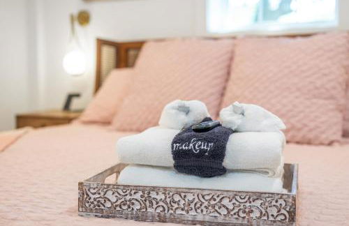 Couples Retreat with Hot Tub, Beach Cruisers, Spa Bath - Foto 23