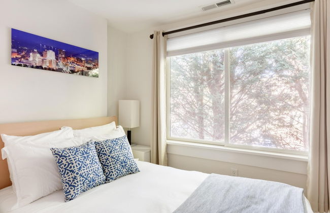 Downton Annie Apartment Four 2 BD 1BA Parking - Foto 15