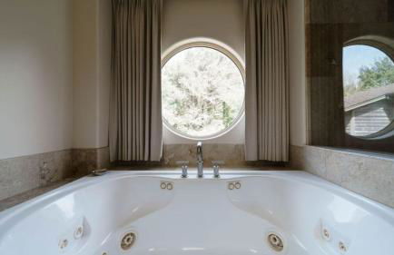 The Castle Rock Estate by Avantstay Steps From Arch Cape Beach w/ Hot Tub & Sauna - Foto 57