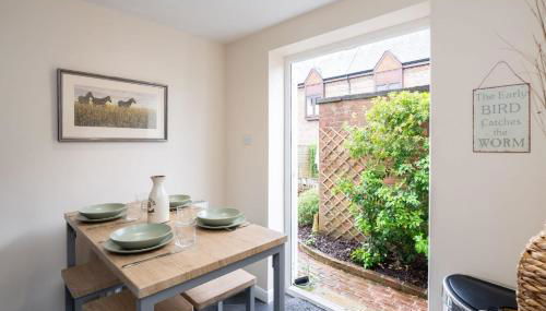 Quaint 3 bed Cottage in central Dorking with parking - Foto 3