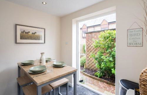 Quaint 3 bed Cottage in central Dorking with parking - Foto 3