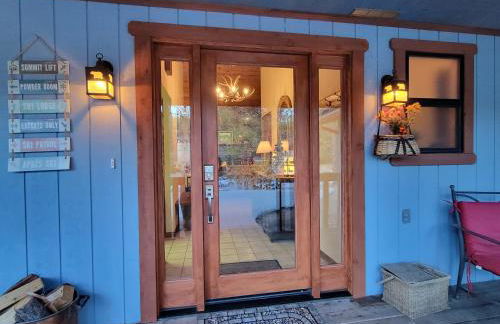 Four Seasons Getaway-Private Hot Spa with Pine Tree Views-Walk to Village and Pineknot Trailhead-Plus King Bed! - Photo 10